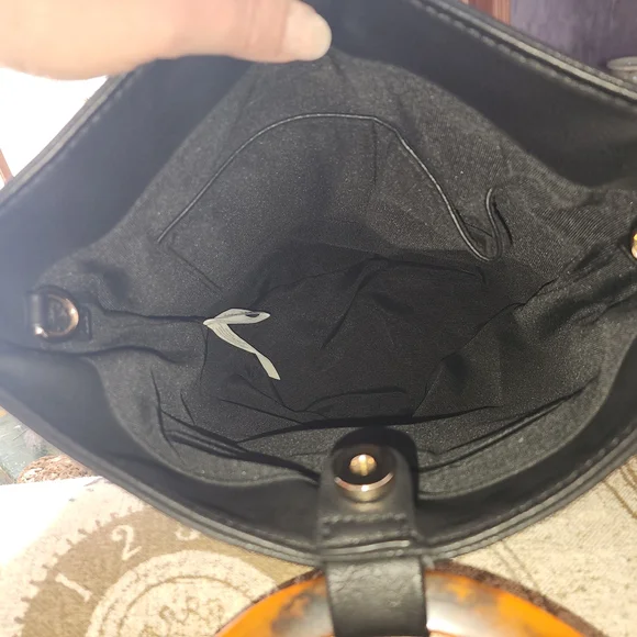 Elegant Black Tote Bag with Tortoiseshell Handle - Picture 3 of 5